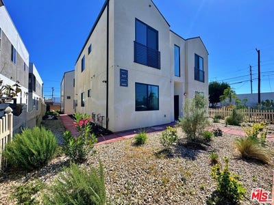 /international/us/5622-willowcrest-ave-north-hollywood-ca-110106562226/