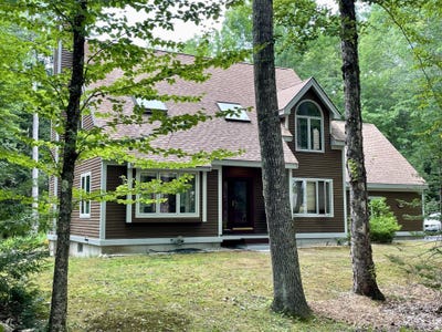 /international/us/9-lakeside-drive-falmouth-me-110119681622/