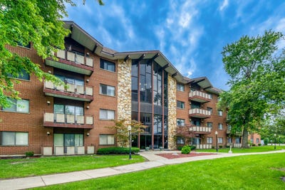 /international/us/2311-183rd-street-homewood-il-110109028339/