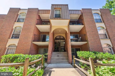 /international/us/3322-woodburn-village-drive-annandale-va-110096871898/