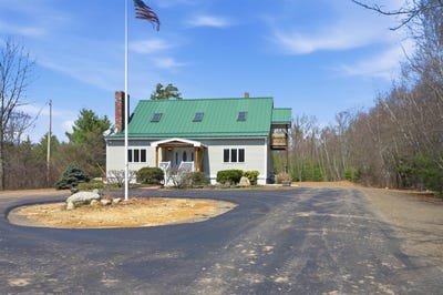 /international/us/564-main-street-fremont-nh-110107637236/