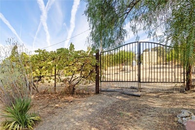 /international/us/53121-smith-road-bradley-ca-110095148599/