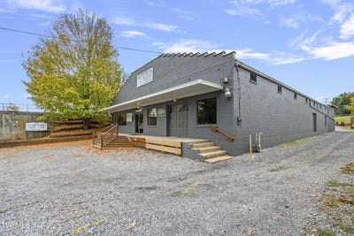 /international/us/403-w-summer-street-greeneville-tn-110102979176/