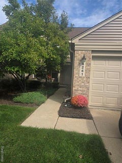 /international/us/4241-hunters-circle-w-canton-twp-mi-110110349547/