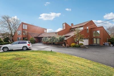 /international/us/24-the-keel-east-islip-ny-110096556116/