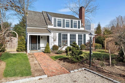 /international/us/393-hill-street-southampton-ny-110106735386/