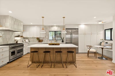 /international/us/7907-w-80th-st-playa-del-rey-ca-110108845071/