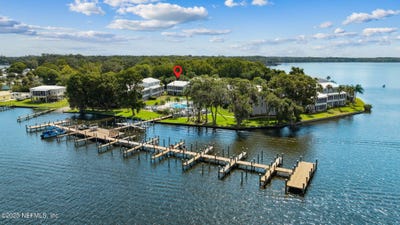 /international/us/210-river-bend-place-welaka-fl-110102781448/
