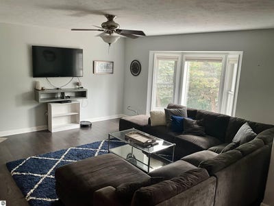 /international/us/4003-robin-hood-lane-traverse-city-mi-110109163491/