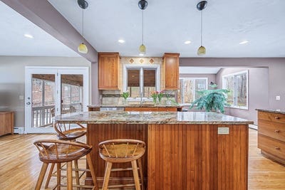 /international/us/6-ledgestone-dr-hopkinton-ma-110107029163/