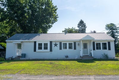 /international/us/4-leo-street-queensbury-ny-110101267786/
