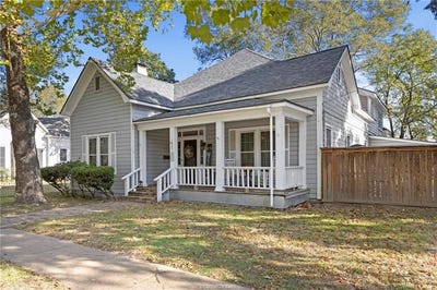 /international/us/1007-s-magnolia-street-hearne-tx-110103376742/