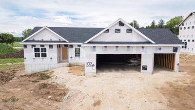 /international/us/102-chestnut-court-theresa-wi-110098140412/