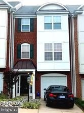 /international/us/6409-nice-place-alexandria-va-110108933002/