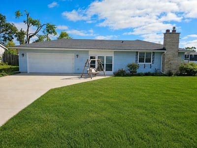/international/us/1430-george-street-appleton-wi-110120562373/