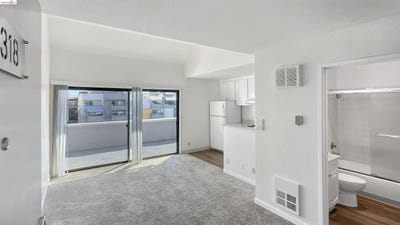 /international/us/5-embarcadero-w-oakland-ca-110106702857/
