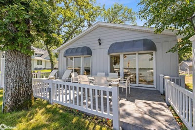 /international/us/4072-240th-street-clear-lake-ia-110100676388/