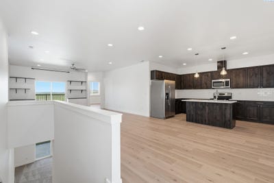 /international/us/413-bedrock-loop-west-richland-wa-110108231754/