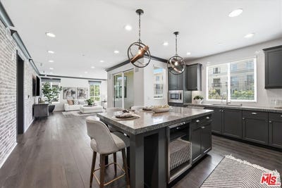 /international/us/12534-w-fielding-cir-playa-vista-ca-110110304927/