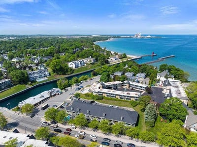 /international/us/101-michigan-105-charlevoix-mi-110099388095/
