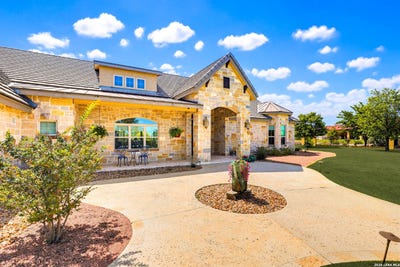 /international/us/3704-club-view-kerrville-tx-110108479485/