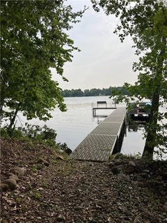 /international/us/acorn-road-burtrum-mn-110105639450/