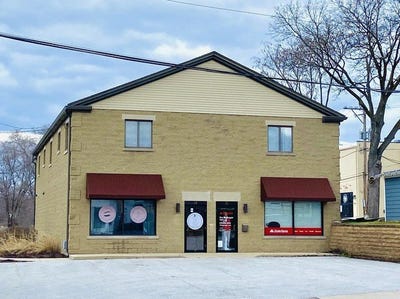 /international/us/76-washington-street-oswego-il-110107457748/