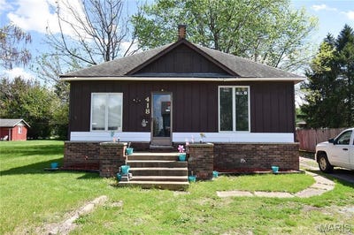 /international/us/418-e-elm-street-gillespie-il-110107377103/