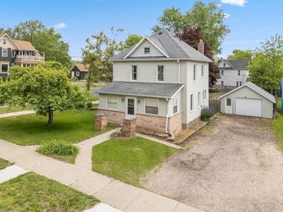 /international/us/246-laurel-street-reedsburg-wi-110099905401/
