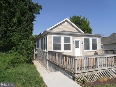 /international/us/7625-b-street-chesapeake-beach-md-110098686309/