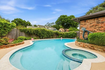 /international/us/1912-deerfield-drive-plano-tx-110107417447/