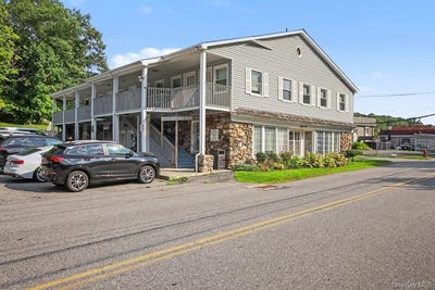 /international/us/21-clark-place-mahopac-ny-110109755465/
