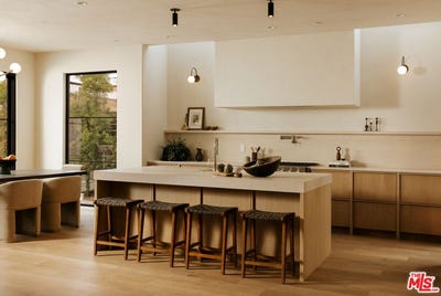 /international/us/2441-harwood-st-los-angeles-ca-110110219238/