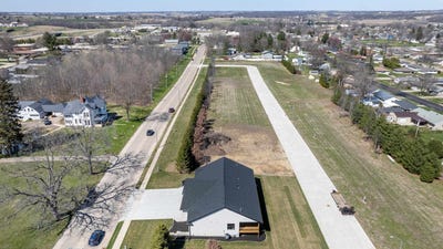 /international/us/401-435-forest-drive-maquoketa-ia-110099096256/