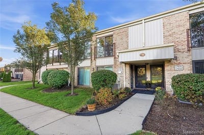 /international/us/17929-university-park-drive-livonia-mi-110120768227/