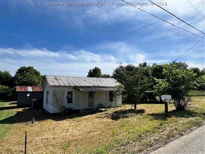 /international/us/687-lucas-lane-point-pleasant-wv-110086053385/