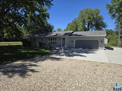 /international/us/100-case-st-yankton-sd-110108914521/