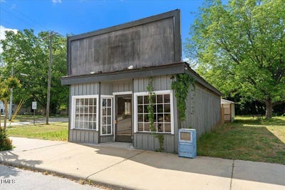 /international/us/202-east-north-main-street-littleton-nc-110107805341/
