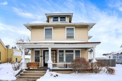 /international/us/614-e-main-street-greenfield-in-110105395243/