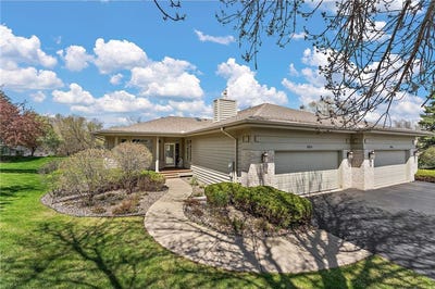 /international/us/8914-hilloway-road-eden-prairie-mn-110107694077/