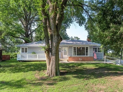 /international/us/1035-e-hyde-park-avenue-st-joseph-mo-110101401361/