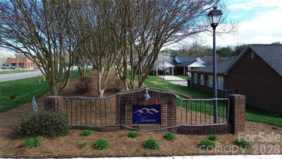 /international/us/3870-sage-court-denver-nc-110106457932/