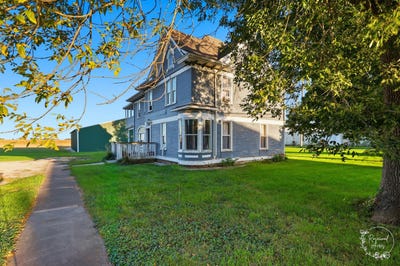 /international/us/19-n-green-street-piper-city-il-110120486270/