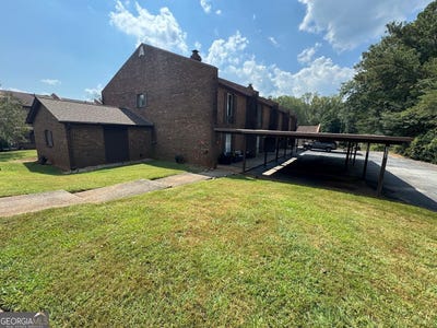/international/us/17-a-little-mountain-village-ellenwood-ga-110103343165/