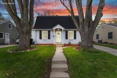 /international/us/608-pennsylvania-ave-west-bend-wi-110107693147/