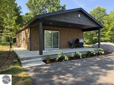 /international/us/5933-sw-old-oak-trail-fife-lake-mi-110120096084/