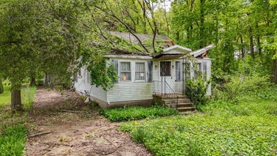 /international/us/31889-w-lakeshore-drive-dowagiac-mi-110099790808/