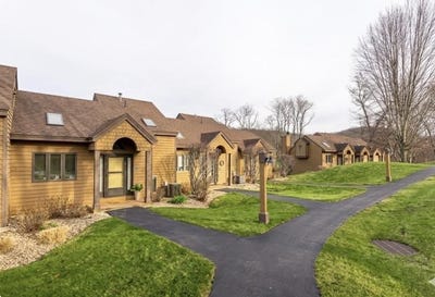 /international/us/7-creekwood-galena-il-110106586142/