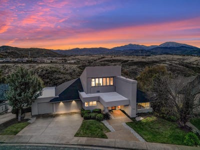 /international/us/738-sunriver-lane-redding-ca-110096018324/