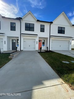 /international/us/9161-rolling-stone-way-knoxville-tn-110095401801/